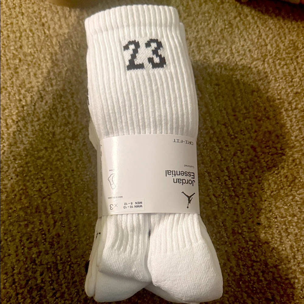Jordan White essential cushioned socks crew